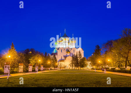 Nachtansicht der Annahme-Kathedrale in Jaroslawl, Russland. Goldenen Ring von Russland. Stockfoto