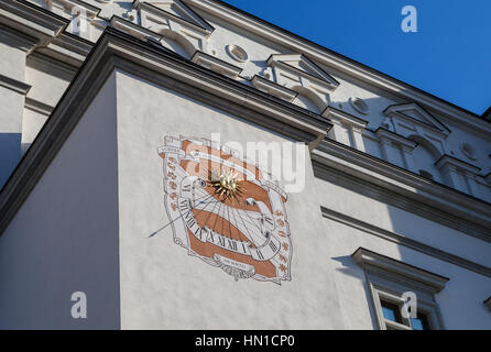 Sonnenuhr am Palast des Großfürsten von Litauen in Vilnius, Litauen Stockfoto