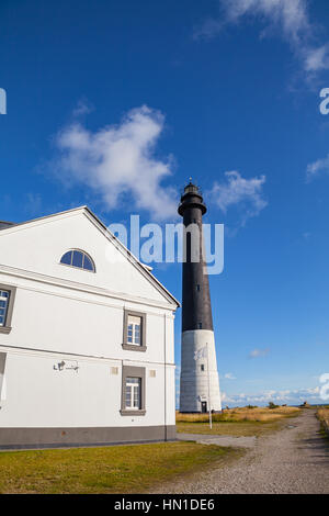 Lösen Leuchtturm gegen blauen Himmel, Insel Saaremaa, Estland Stockfoto