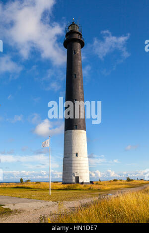 Lösen Leuchtturm gegen blauen Himmel, Insel Saaremaa, Estland Stockfoto