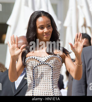 Jada Pinkett Smith Wellen im Carlton Hotel während eines Foto-Fans fordern Madagascar 3: Europas Most Wanted auf den 65. Filmfestspielen in Cannes, Frankreich am 17. Mai 2012. Foto von Francis Specker Stockfoto