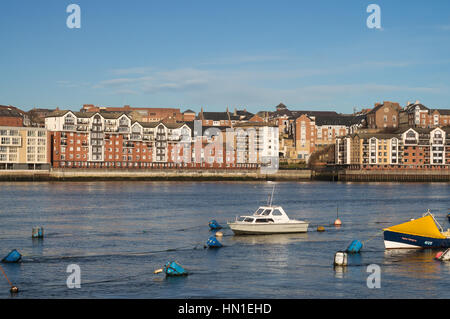 Neubau Wohnung in North Shields gesehen über den Fluss Tyne, Nord-Ost-England, UK Stockfoto