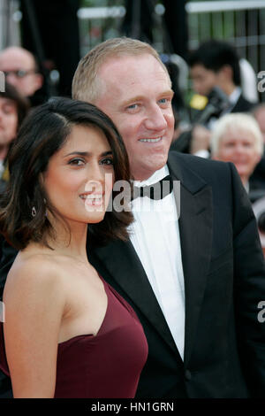 Salma Hayek und Francois-Henri Pinault, Mann kommt bei der Premiere von "Robin Hood" bei den Filmfestspielen in Cannes, Frankreich am 12. Mai 2010. Foto von Francis Specker Stockfoto