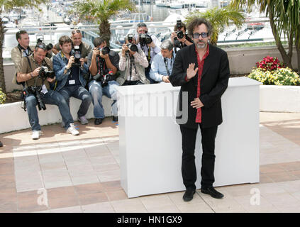 Tim Burton an den Fototermin für die Jury bei den Filmfestspielen in Cannes, Frankreich am 12. Mai 2010. Foto von Francis Specker Stockfoto