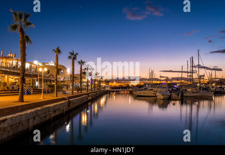 Alicante ist eine Hafenstadt am süd-östlichen Costa Blanca Spaniens und die Hauptstadt der Provinz Alicante Stockfoto