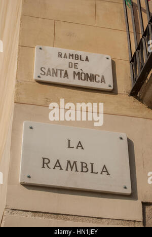 Straßenschild für La Rambla und Rampla de Sanat Monica in Barcelona Stockfoto