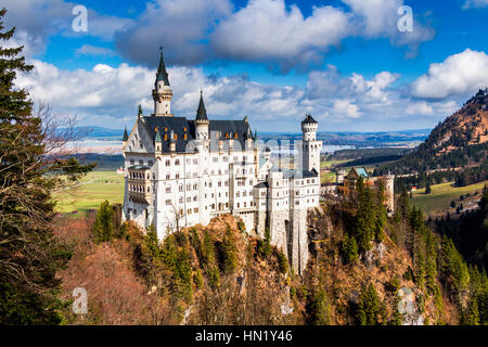 Schloss Neuschwanstein befindet sich das berühmte Schloss in Deutschland in Füssen, Bayern, Deutschland Stockfoto