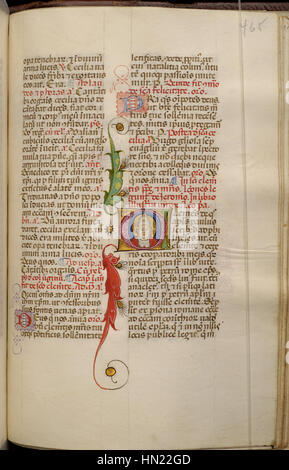 Das „Blatt aus dem Breviarium“ des Meisters der Vitae Imperatorum, das Teil der Walters-Handschriftensammlung ist, zeigt komplexe beleuchtete Handschriften. Die offene Vorderseite zeigt eine zarte Schrift und detaillierte Illustrationen, die religiöse und historische Themen darstellen. Stockfoto