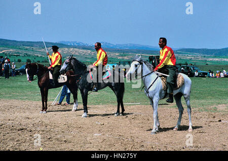 Drei türkische Pferd Fahrer vorbereiten für ein Spiel Jerred, Cirit oder Jirit, eine Art von Pferd oder Ritterturniere Wettbewerb, im Zusammenhang mit eine Sportart Polo, Türkei Stockfoto