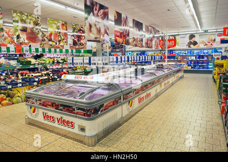 Innenraum eines Lidl-Supermarktes. Stockfoto