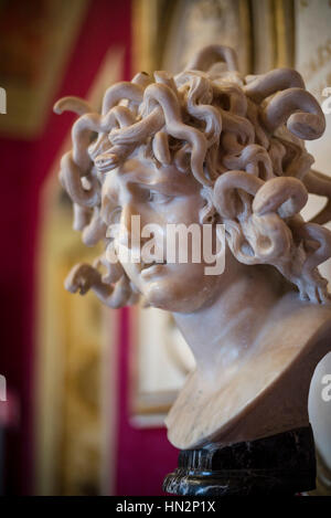 Rom. Italien. Marmor Büste Skulptur der griechischen mythologischen Gorgo Medusa von Gian Lorenzo Bernini (1598-1680), ca. 1644-1648. Capitoline Museum. Stockfoto