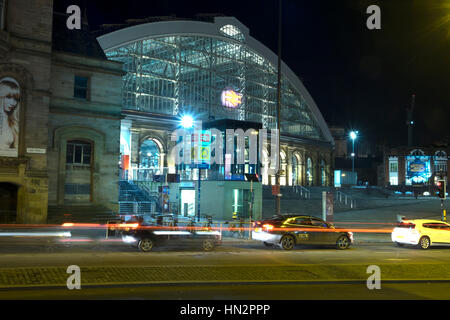 Vom Bahnhof Liverpool Lime Street bei Nacht Stockfoto