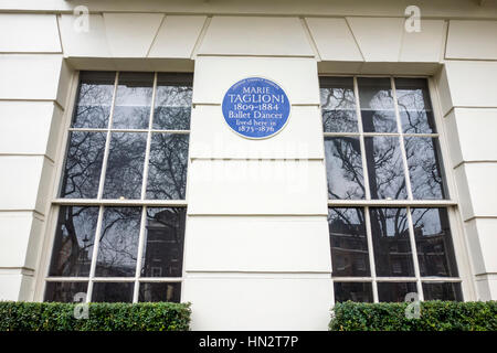 Blaue Plakette außerhalb der ehemaligen Heimat von Marie Taglioni, 14 Connaught Square, Westminster, London, UK Stockfoto