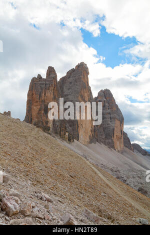Tre Cime di Lavaredo in einer wunderschönen Umgebung in den Dolomiten in Italien, Europa (Drei Zinnen) Stockfoto