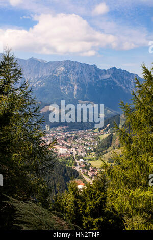 Blick zum Dorf Eisenerz in der Steiermark, Österreich Stockfoto