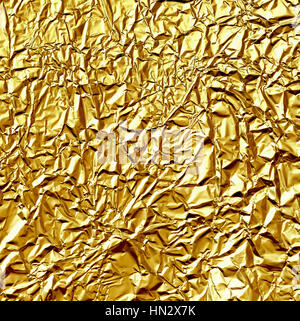 Gold zerknüllter Folie als Hintergrund Stockfoto