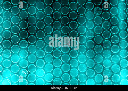 Plastikpolymer Bubble wrap in kontrastreichen lebendige Cyan blau Stockfoto