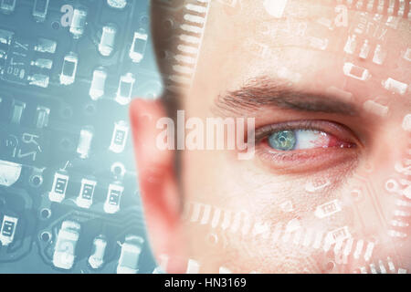 Mann mit blauen Augen wegschauen gegen Globus in Leiterplatte Stockfoto