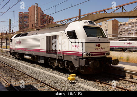 RENFE Klasse 334 Diesellok in Alicante, Spanien Stockfoto