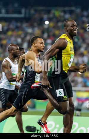 Usain Bolt (JAM) im Wettbewerb der Männer 100m-Halbfinale bei den Olympischen Sommerspielen 2016. © Paul J. Sutton/PCN-Fotografie. Stockfoto