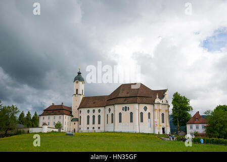 Steingaden, Deutschland - 5. Juni 2016: Schöne Aussicht auf die berühmte ovale Rokoko Wallfahrt Kirche von Wies, Bavaria, Germany. UNESCO-Weltkulturerbe Stockfoto