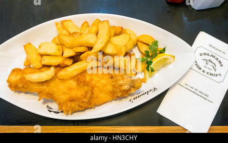 Exzellente Fish &amp; Chips in Colmans berühmten Fischrestaurant in South Shields Stockfoto