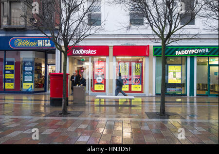 William hil, Ladbrokes und Paddy Power Wettbüros in Middlesbrough, England. de Stockfoto