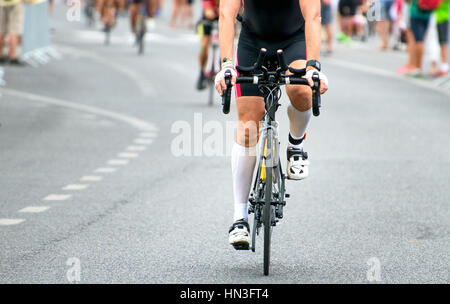 Nicht erkennbare Radprofi während der Fahrrad-Wettbewerb. Stockfoto