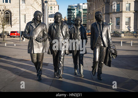 Die Beatles-Skulptur am Pier Head Liverpool nach 50 Jahren seit ihrem letzten Auftritt in der Stadt zu gedenken Stockfoto