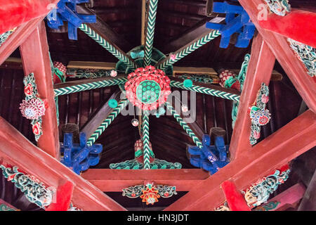 Decke in alten Guangyuelou Turm, Liaocheng, Provinz Shandong, China Stockfoto