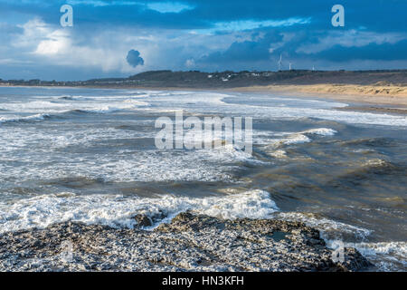 Die Mündung des Flusses Ogmore wo es das Meer bei Ogmore Seeweg auf Glamorgan Heritage Coast, South Wales tritt Stockfoto