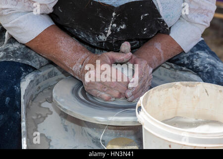 Fort Stanton (New Mexico) Judy Pekelsma zeigt Keramik bei "Fort Stanton Live!," eine jährliche lebende Geschichte Programm. Fort Stanton wurde gebaut Stockfoto