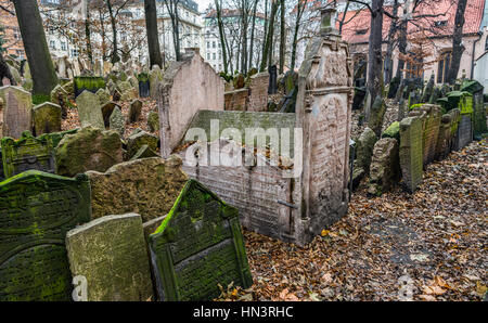 Grabsteine, Alter jüdischer Friedhof, Josefov, Judenviertel, Jüdisches Museum, Prag, Böhmen, Tschechische Republik Stockfoto