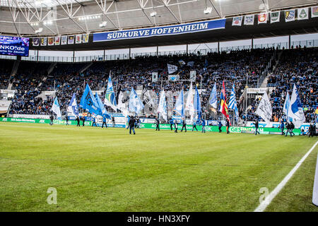 Sinsheim, Deutschland. 4. Februar 2017. Hoffenheim-fans Fußball: Bundesliga-match zwischen TSG 1899 Hoffenheim 4: 0-1. FSV Mainz 05 im Rhein-Neckar-Arena in Sinsheim, Deutschland. Bildnachweis: Maurizio Borsari/AFLO/Alamy Live-Nachrichten Stockfoto