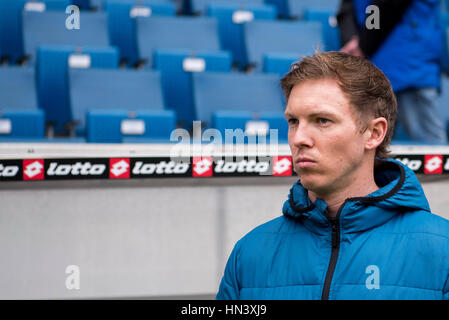 Sinsheim, Deutschland. 4. Februar 2017. Julian Nagelsmann (Hoffenheim) Fußball: Bundesliga-match zwischen TSG 1899 Hoffenheim 4: 0-1. FSV Mainz 05 im Rhein-Neckar-Arena in Sinsheim, Deutschland. Bildnachweis: Maurizio Borsari/AFLO/Alamy Live-Nachrichten Stockfoto