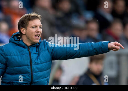 Sinsheim, Deutschland. 4. Februar 2017. Julian Nagelsmann (Hoffenheim) Fußball: Bundesliga-match zwischen TSG 1899 Hoffenheim 4: 0-1. FSV Mainz 05 im Rhein-Neckar-Arena in Sinsheim, Deutschland. Bildnachweis: Maurizio Borsari/AFLO/Alamy Live-Nachrichten Stockfoto