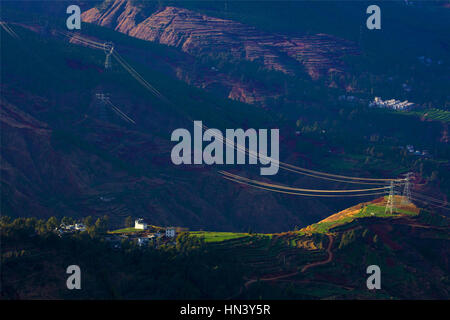 Kunming, Kunming, China. 31. Januar 2017. Kunming, CHINA-31. Januar 2017: (nur zur redaktionellen Verwendung. CHINA HERAUS). Landschaft der Dongchuan Red Land in Kunming, Hauptstadt der Provinz Süd-China Yunnan, 31. Januar 2017. Das Dongchuan Red Land, genannt "Farbpalette von Gott aufgehoben", ist eine bekannte Sehenswürdigkeit in Yunnan. Bildnachweis: SIPA Asien/ZUMA Draht/Alamy Live-Nachrichten Stockfoto