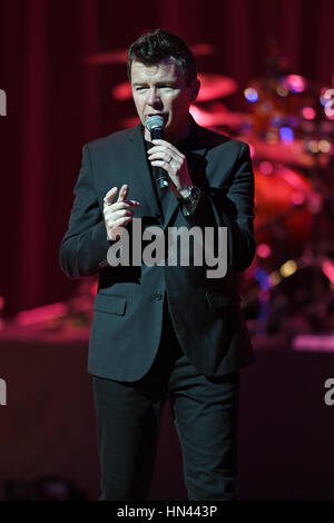 Miami, Florida, USA. 7. Februar 2017. Rick Astley führt auf das Adrienne Arsht Center am 7. Februar 2017 in Miami, Florida. Bildnachweis: Mpi04/Medien Punch/Alamy Live-Nachrichten Stockfoto