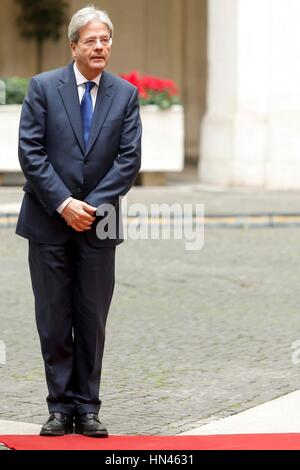 Rom, Italien. 8. Februar 2017. Italien, Rom, 8. Februar 2017: der italienische Ministerpräsident Paolo Gentiloni trafen sich am Chigi Palast, der Präsident von der Republik von Tunesien Beji Caid Essebs Photo Credit: Remo Casilli/Sintesi/Alamy Live News Stockfoto