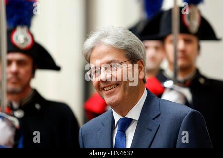 Rom, Italien. 8. Februar 2017. Italien, Rom, 8. Februar 2017: der italienische Ministerpräsident Paolo Gentiloni trafen sich am Chigi Palast, der Präsident von der Republik von Tunesien Beji Caid Essebs Photo Credit: Remo Casilli/Sintesi/Alamy Live News Stockfoto