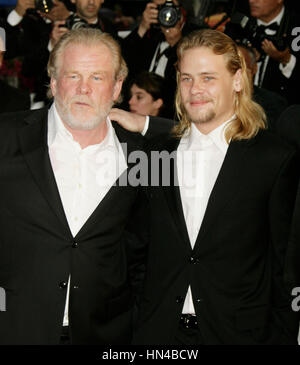 Nick Nolte und Sohn Brawley kommt bei der Premiere für "The Exchange" im Palais des Festivals bei den 61. Internationalen Filmfestspielen am 20. Mai 2008 in Cannes, Frankreich. Foto von Francis Specker Stockfoto