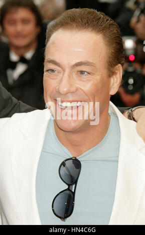 Jean Claude Van Damme kommt bei der Un Conte De Noel-Premiere am Palais des Festivals während der 61. Internationalen Filmfestspiele von Cannes am 16. Mai 2008 in Cannes, Frankreich. Foto von Francis Specker Stockfoto