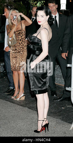 Dita Von Teese kommt bei der Dolce & Gabbana Party in Cannes, Frankreich, am 25. Mai 2007. Bildnachweis: Francis Specker Stockfoto