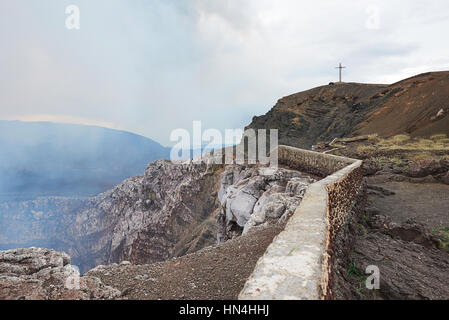 Zaun aus Steinen neben Vulkan Masaya in nicaragua Stockfoto