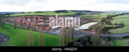Neue Häuser am Rande des ländlichen Raums in Redditch, im Vereinigten Königreich. Stockfoto