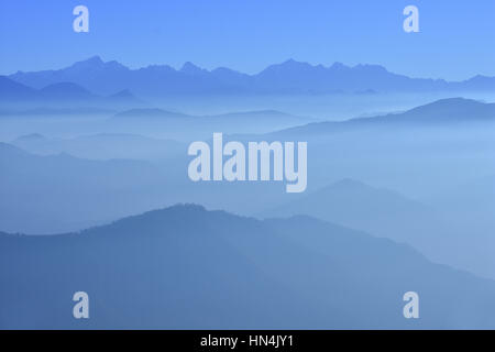 Nanda Devi Gipfel bei Sonnenaufgang, Chaukori Stockfoto