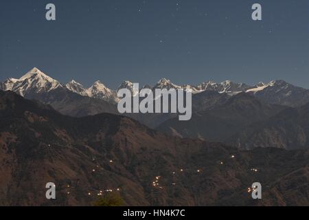 Nanda Devi Gipfel bei Sonnenaufgang, Chaukori Stockfoto