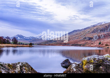 Llynnau (See) Mymbyr bei Plas-y-Brenin in der Nähe von Capel Curig in Snowdonia-Nationalpark in Wales. Stockfoto