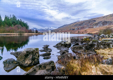 Llynnau (See) Mymbyr bei Plas-y-Brenin in der Nähe von Capel Curig in Snowdonia-Nationalpark in Wales. Stockfoto