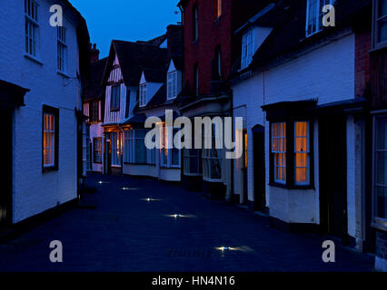 Straße in Alcester, in der Abenddämmerung, Warwickshire, England UK Stockfoto